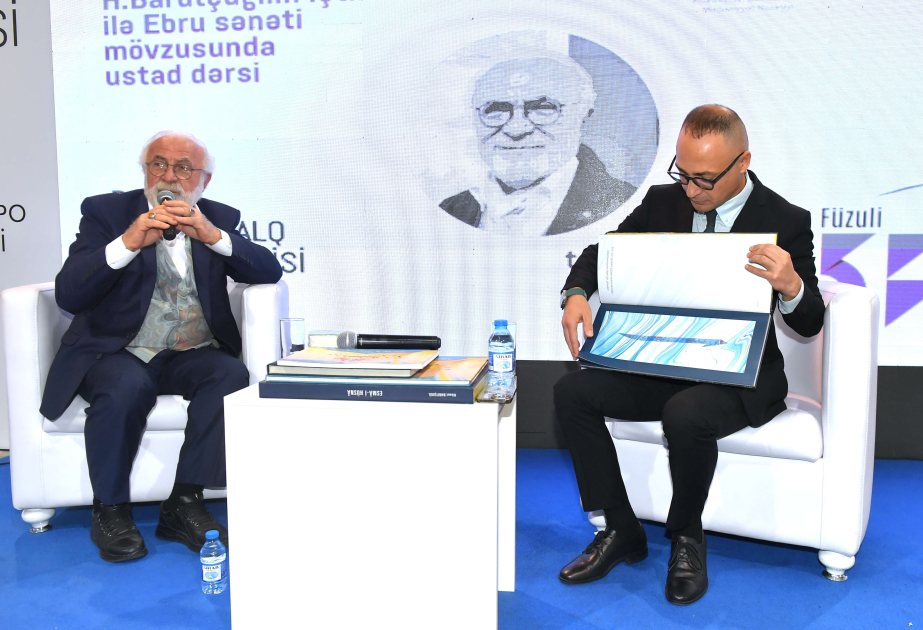 Hikmət Barutçugilin iştirakı ilə Ebru sənətinə dair ustad dərsi təşkil olunub