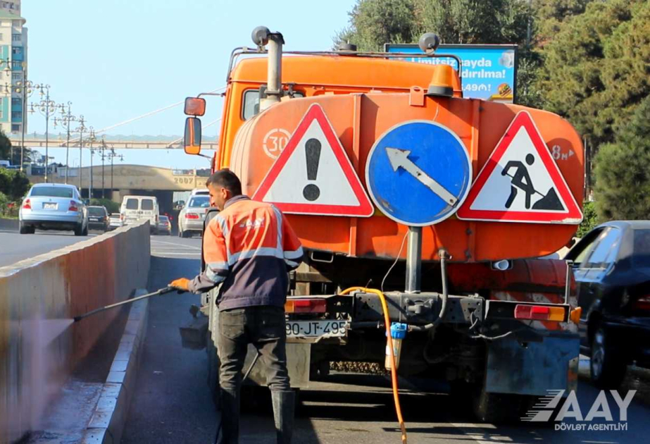 Paytaxt yollarında tunel, körpü və keçidlərin təmizlənməsi işləri aparılıb VİDEO