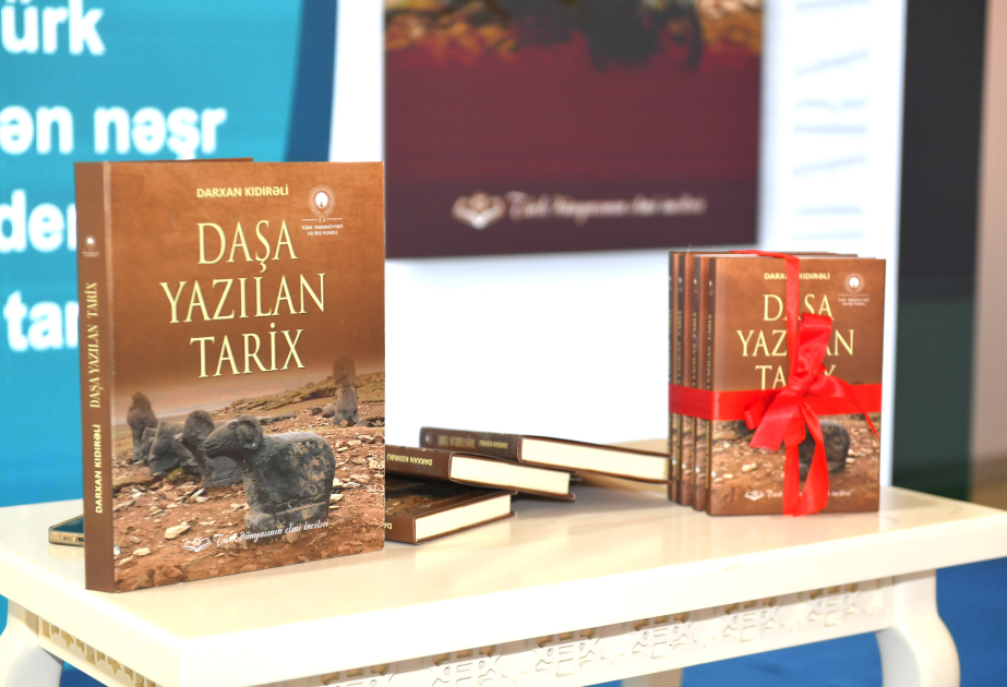 В Баку состоялась презентация книги выдающегося казахского ученого «История, написанная на камнях»