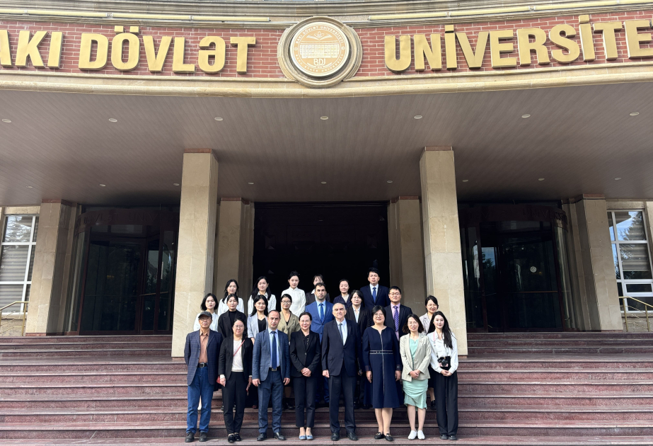 中国出版界代表团到访巴库国立大学孔子学院
