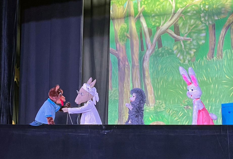 Qax Dövlət Kukla Teatrında yeni tamaşaya ictimai baxış olub
