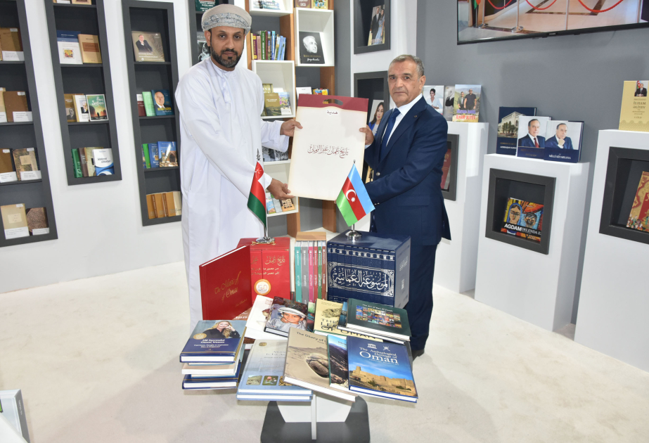 Oman və Qətərin nümayəndələri Azərbaycan Milli Kitabxanasının fonduna kitab bağışlayıblar