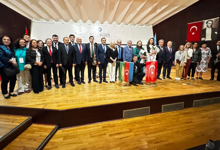Ankarada Məhəmməd Füzuliyə həsr edilmiş ədəbi-bədii kompozisiya təqdim olunub