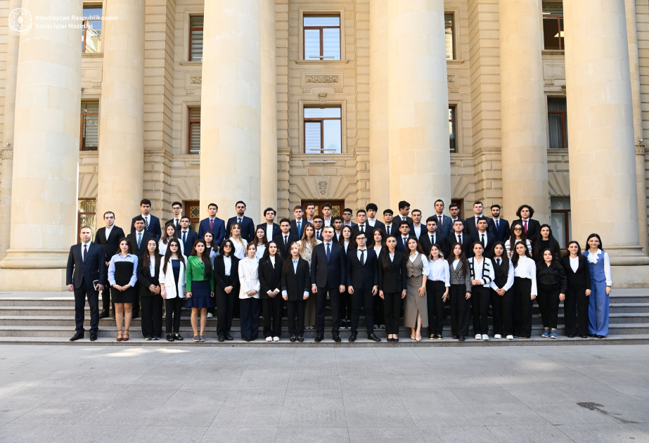 “Diplomatiya Könüllüləri” qrupuna qəbul olunmuş könüllülərlə ilkin tanışlıq görüşü olub