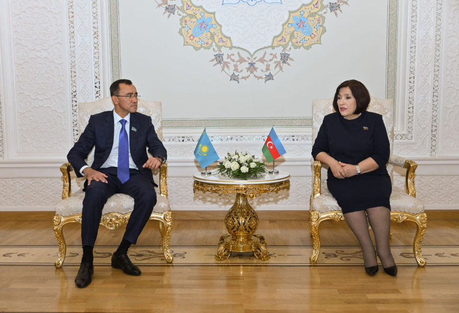 Presidenta de Milli Majlis se reunió con el Presidente del Senado del Parlamento de Kazajistán