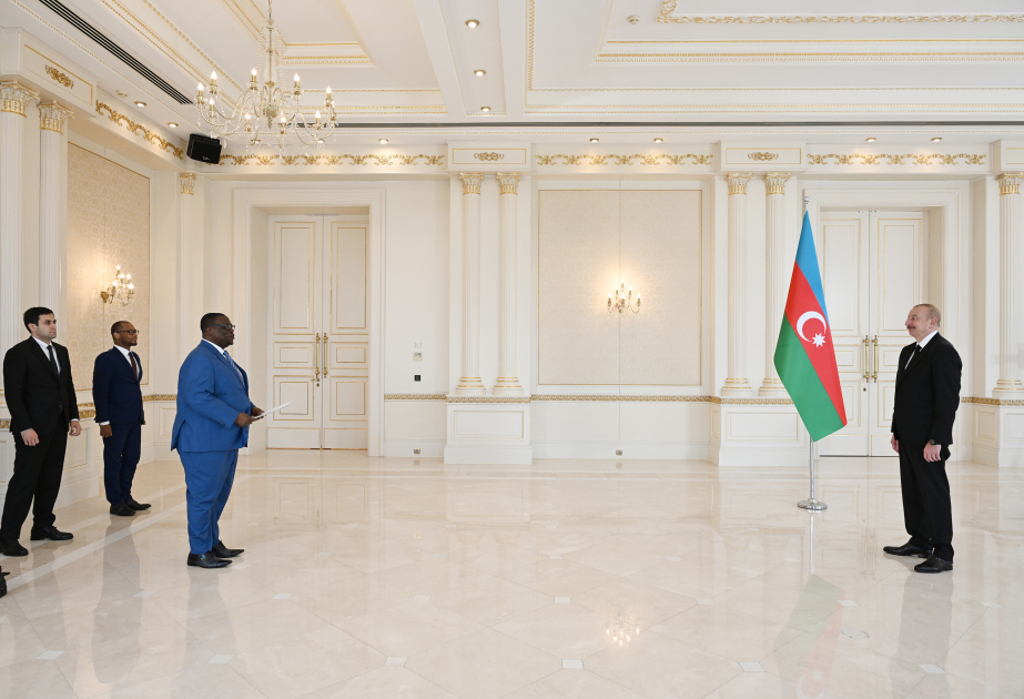 Le président Aliyev reçoit les lettres de créance du nouvel ambassadeur du Bénin en Azerbaïdjan MIS A JOUR VIDEO