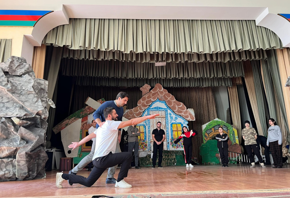 “Peşəkar teatr dərsləri” layihəsi çərçivəsində ilk təlim Qusar teatrında təşkil edilib