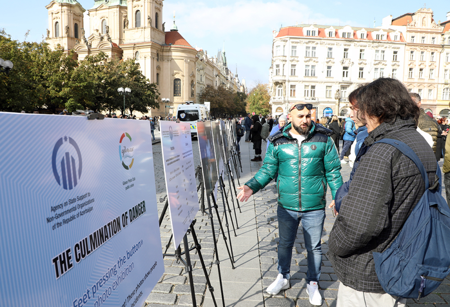 Praqada Ermənistanın mina terrorunun qurbanlarına həsr olunmuş fotosərgilər açılıb