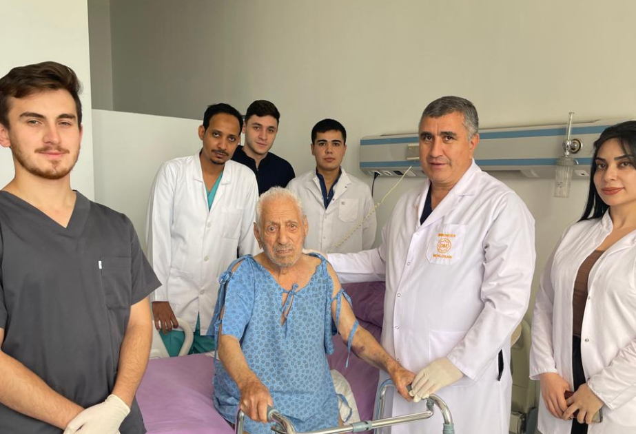 Bakıda 100 yaşlı xəstə üzərində uğurlu cərrahiyyə əməliyyatı aparılıb