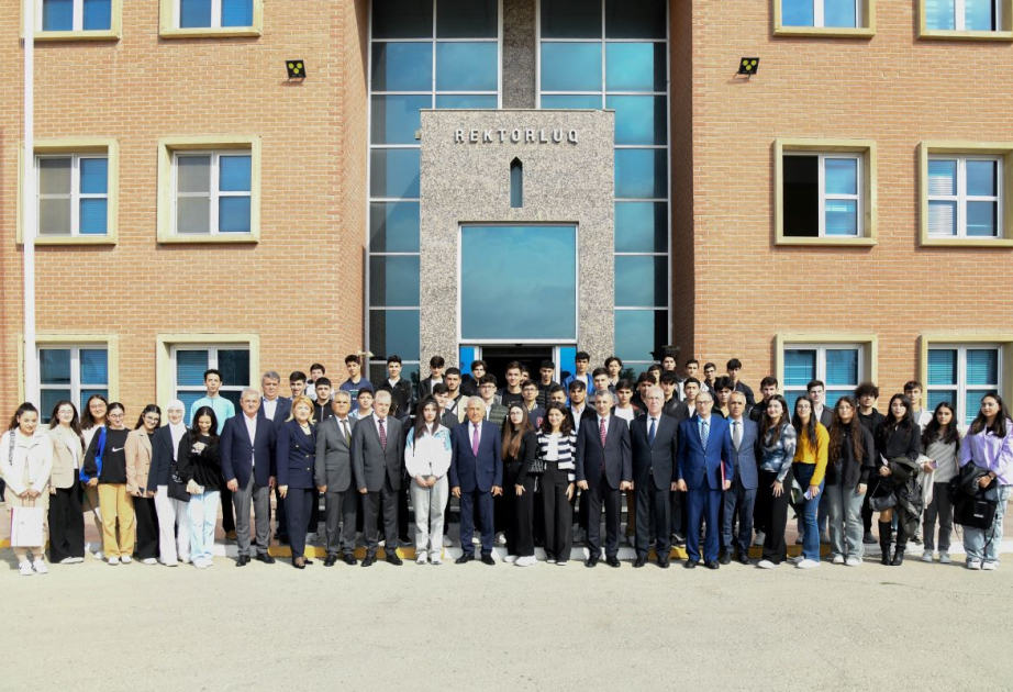 BMU-ya yüksək balla qəbul olan tələbələrlə görüş olub