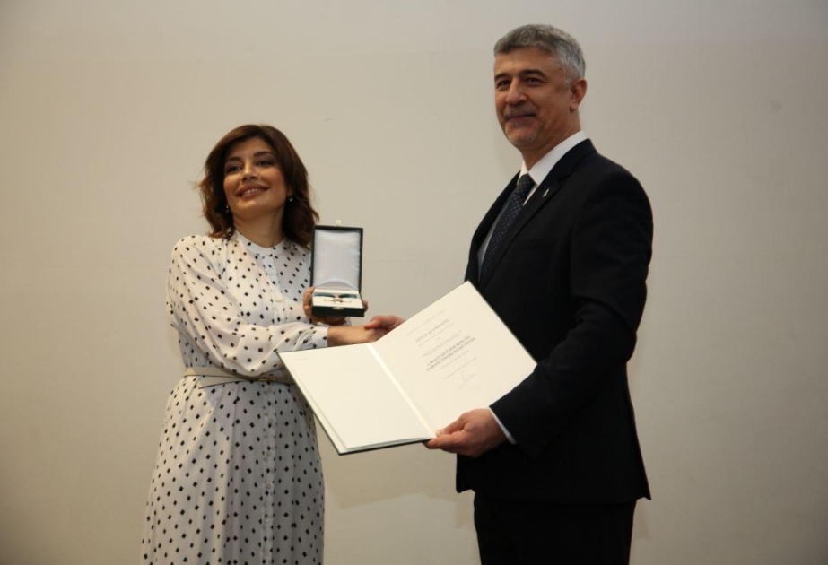 Günay Əfəndiyeva Macarıstanın “Xidmətlərə görə Komandor Xaçı” ali ordeni ilə təltif olunub
