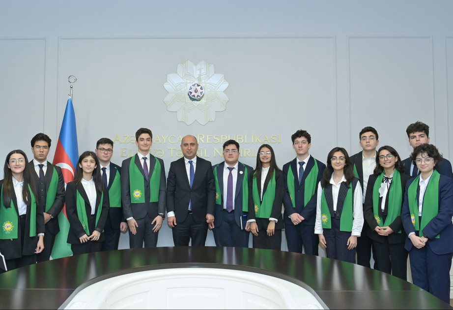 Emin Əmrullayev Uşaq Səfirlər Məclisinin üzvləri ilə görüşüb