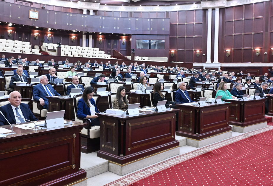 Проводится очередное пленарное заседание Милли Меджлиса
