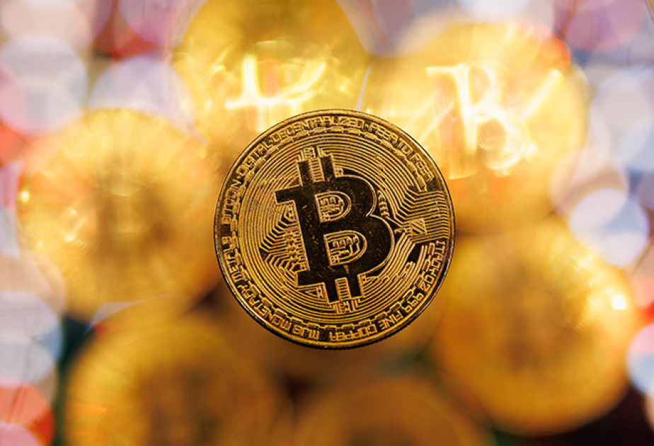 Cryptocurrency prices on October 18: Bitcoin rises above $67,800; Dogecoin and Shiba Inu jump up to 10%