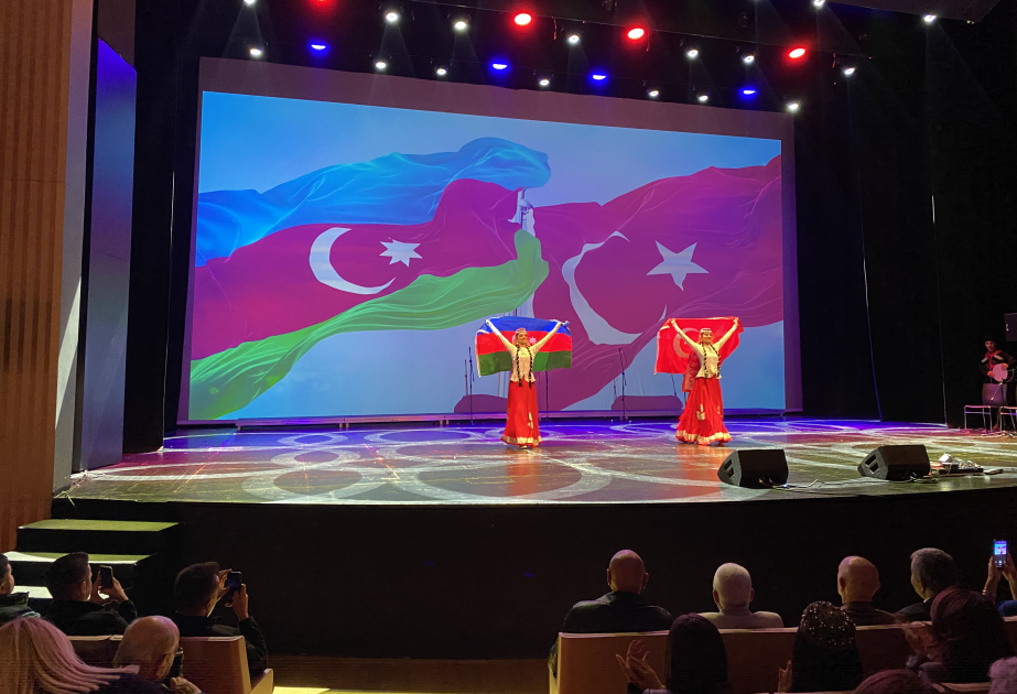 İstanbulda Azərbaycanın incəsənət ustalarının konserti olub VİDEO