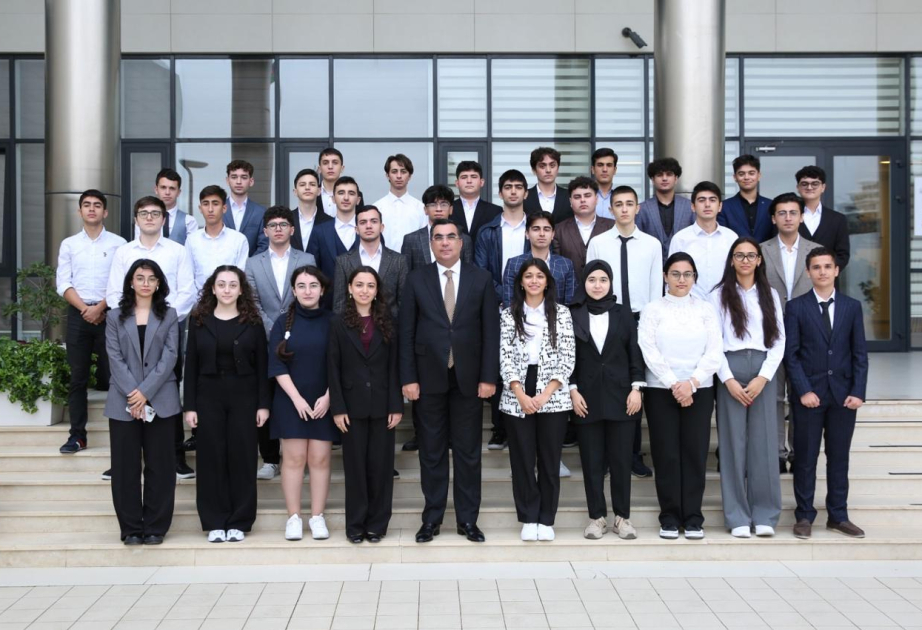 BHOS rector meets with Presidential scholarship recipients