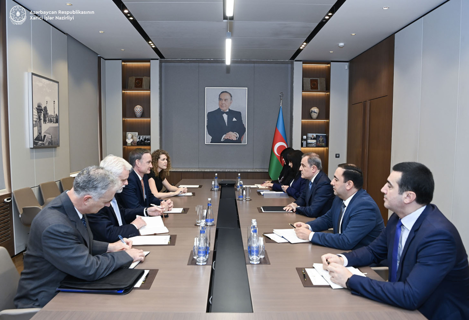 Le ministre Djeyhoun Baïramov rencontre l’assistant spécial du président américain Michael Carpenter