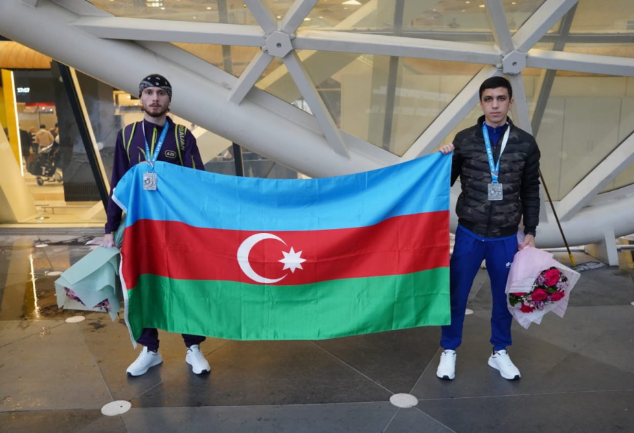 Avropa çempionatında medal qazanmış Azərbaycan boks millisi Vətənə dönüb