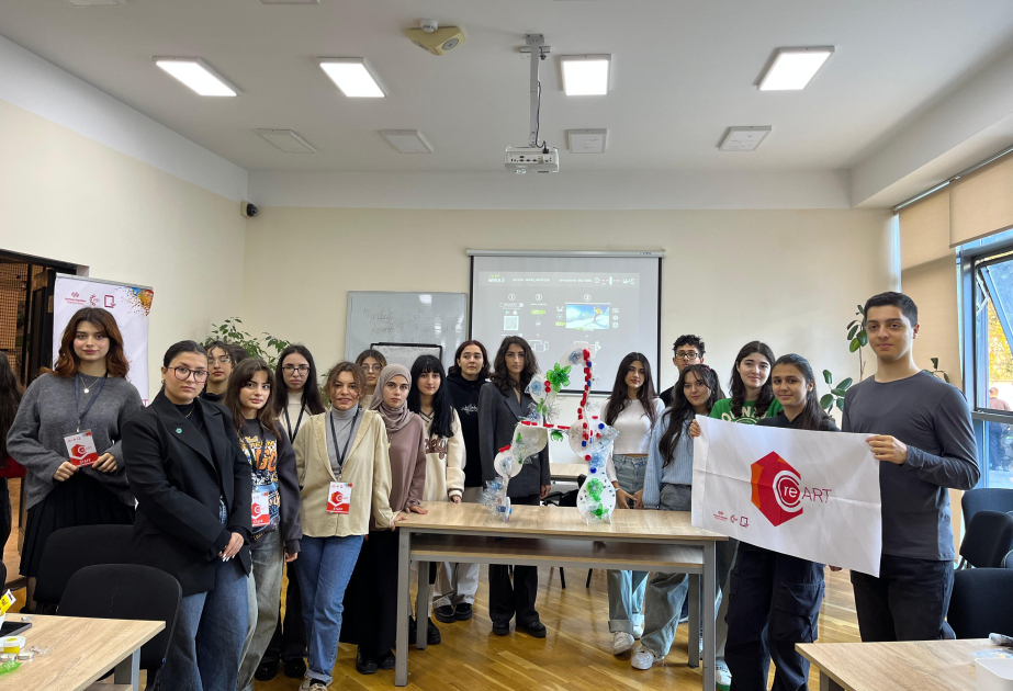 AzMİU tələbələri plastik tullantılardan istifadə etməklə maket hazırlayıblar