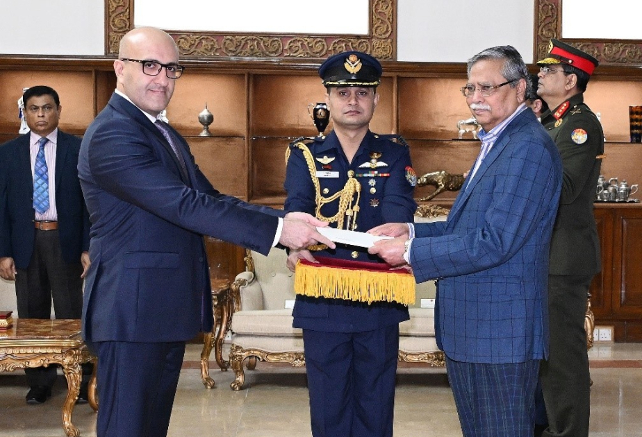 L’ambassadeur d’Azerbaïdjan remet ses lettres de créance au président du Bangladesh