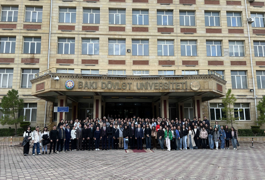 El director de la Escuela Europea de Azerbaiyán celebró una sesión de formación en la BSU