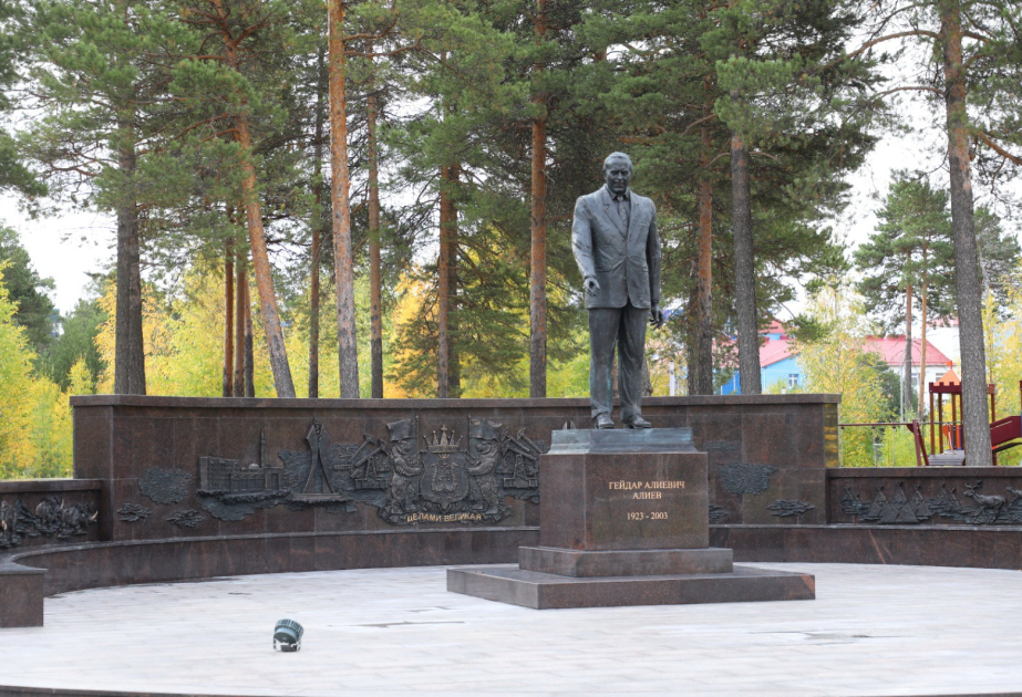Russian city of Kogalym unveils monument to Azerbaijan’s National Leader Heydar Aliyev