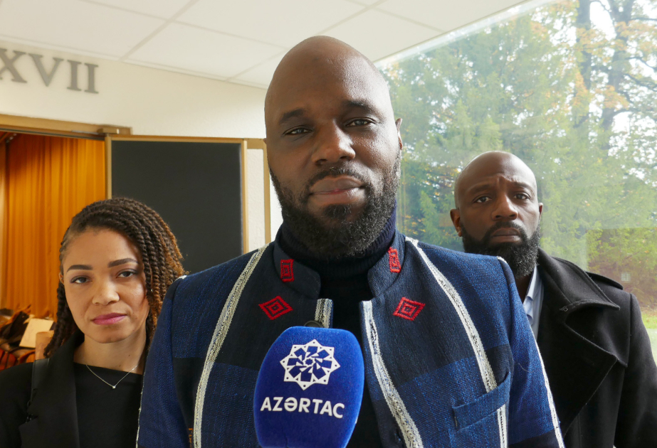Политический активист: Французские власти пытаются заглушить наш голос против колониализма