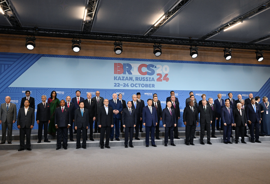 В Казани состоялось первое пленарное заседание формата Аутрич / БРИКС+ XVI Саммита БРИКС Президент Азербайджана Ильхам Алиев выступил на мероприятии ОБНОВЛЕНО-3 ВИДЕО