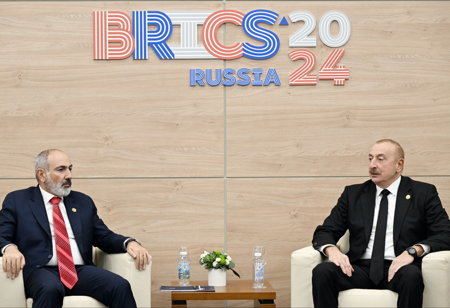 President Ilham Aliyev met with Prime Minister of Armenia in Kazan VIDEO