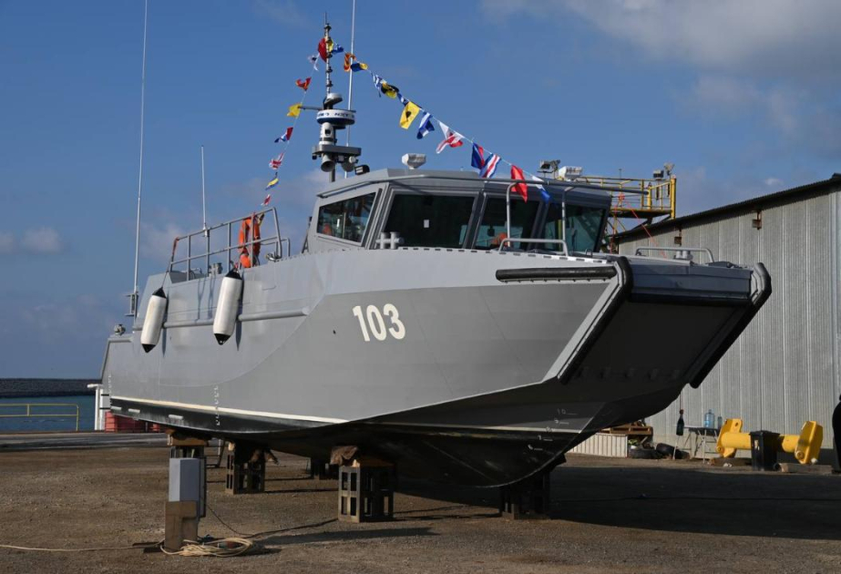 В Каспийское море спущен десантный катер