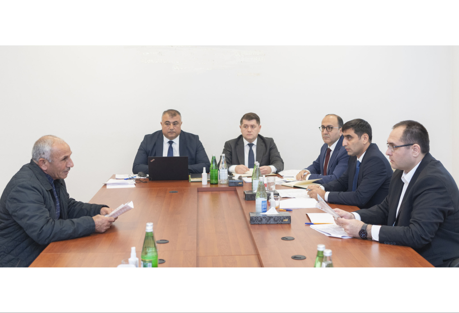 Kənd təsərrüfatı naziri Hacıqabulda vətəndaşları qəbul edib, fermerlərlə görüşüb