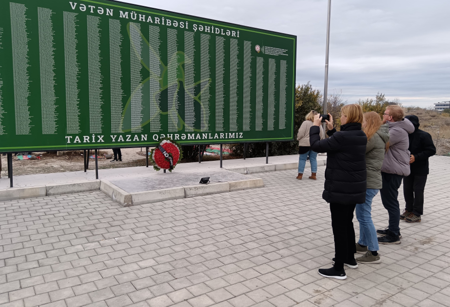 Путешественники из 12 стран мира в Агдаме  ОБНОВЛЕНО ФОТО