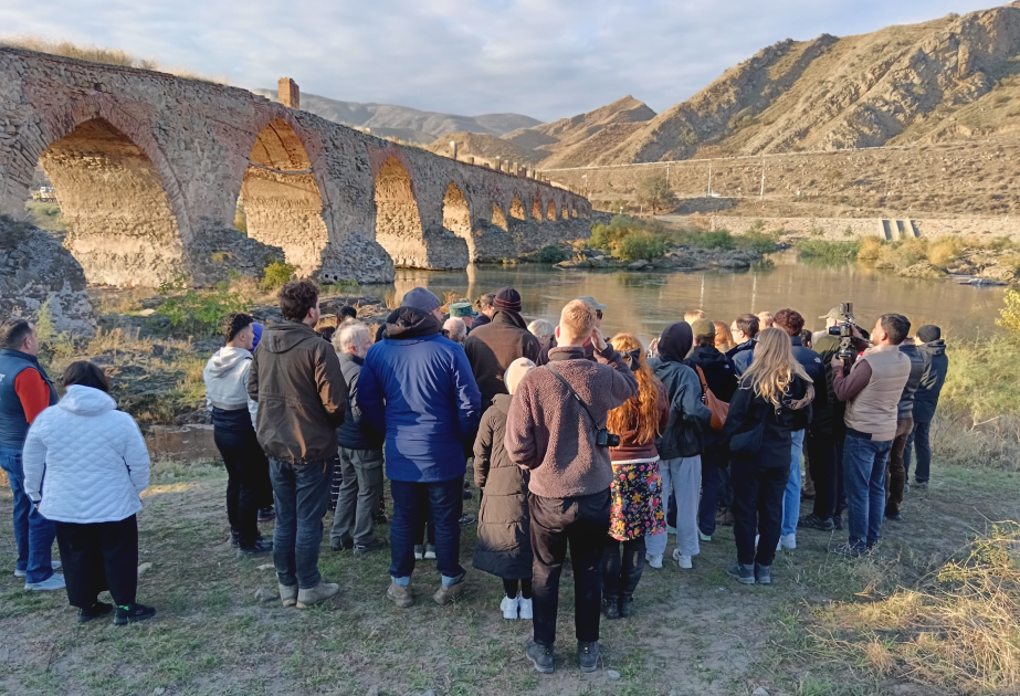 Dünya səyyahları Xudafərin körpüsü ilə tanış olublar - YENİLƏNİB FOTO VİDEO