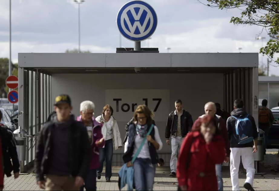 Media: “Volkswagen” Almaniyada azı üç zavodunu bağlayacaq