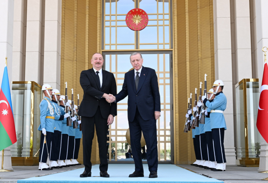 El Presidente de Azerbaiyán felicitó a su par del país fraternal Türkiye