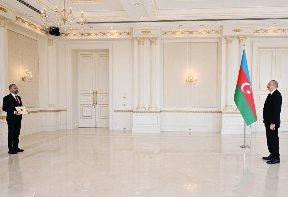 Prezident İlham Əliyev Albaniyanın Azərbaycanda yeni təyin olunmuş səfirinin etimadnaməsini qəbul edib  YENİLƏNİB VİDEO