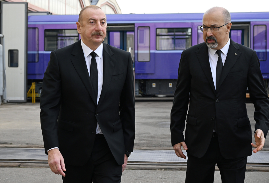 Präsident Ilham Aliyev besichtigte in Baku montierte U-Bahn-Züge neuer Generation VIDEO