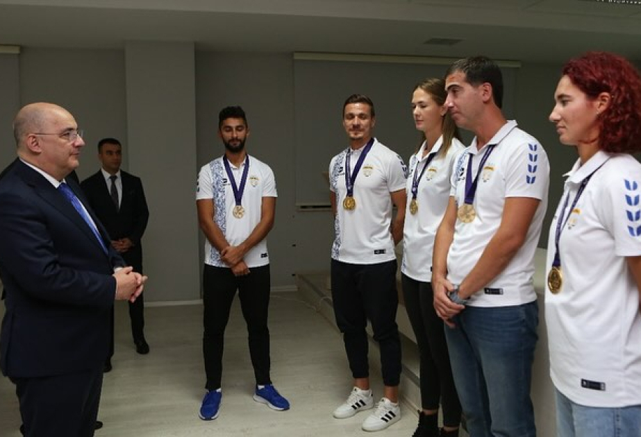 Avropa Kubokunun qalibi olmuş “Azərreyl”in voleybolçuları ilə görüş keçirilib