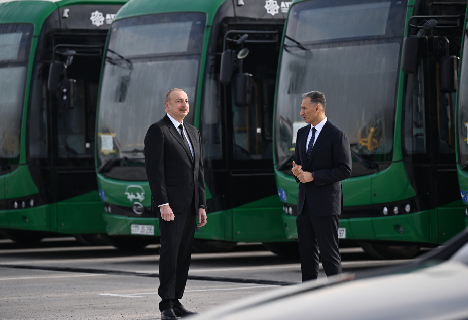 Le président Aliyev visite le Dépôt de bus électriques de Zygh  MIS A JOUR VIDEO