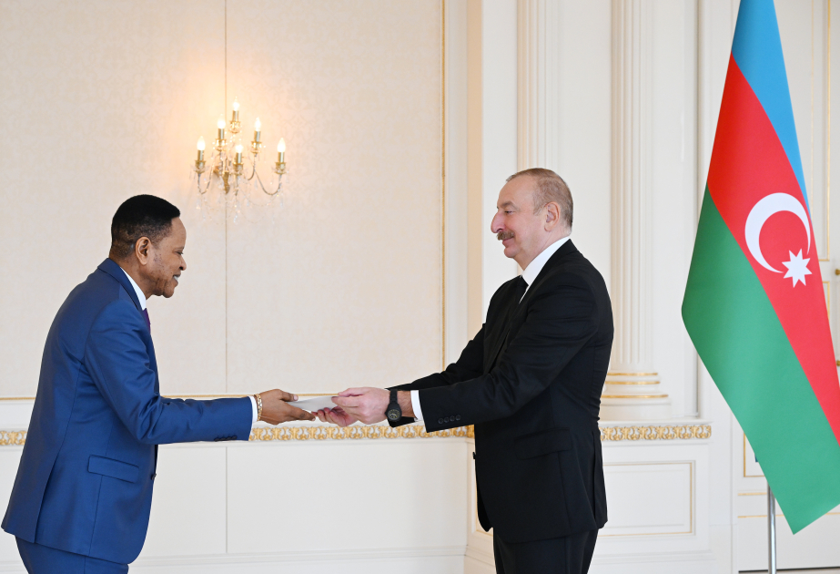 Neuer kongolesischer Botschafter überreicht Präsident Ilham Aliyev sein Beglaubigungsschreiben AKTUALISIERT VIDEO