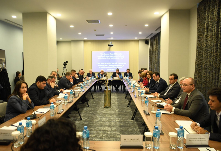 Azərbaycanda demokratiya və parlamentarizmin inkişafında siyasi partiyaların rolu mövzusunda dəyirmi masa keçirilib
