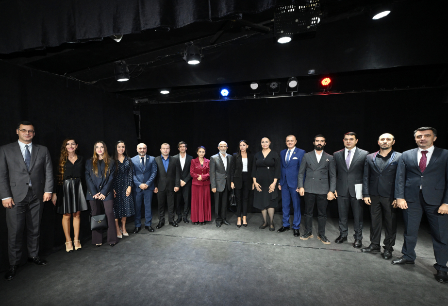 La vice-présidente d’Azerbaïdjan visite le Théâtre national de pantomime VIDEO