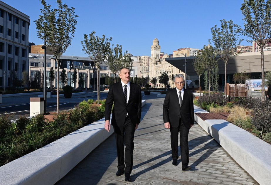 Le président Aliyev inspecte les conditions créées après les travaux d’amélioration devant la Gare ferroviaire de Bakou et la station de métro « 28 Mai » MIS A JOUR VIDEO