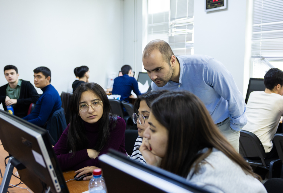 Qarabağ Universitetinin tələbələri ilk dəfə beynəlxalq proqramlaşdırma müsabiqəsində iştirak ediblər