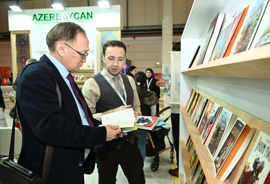 İstanbul sərgisində Azərbaycan yazarlarının iştirakı ilə ədəbi müzakirələr və imza mərasimi keçirilib