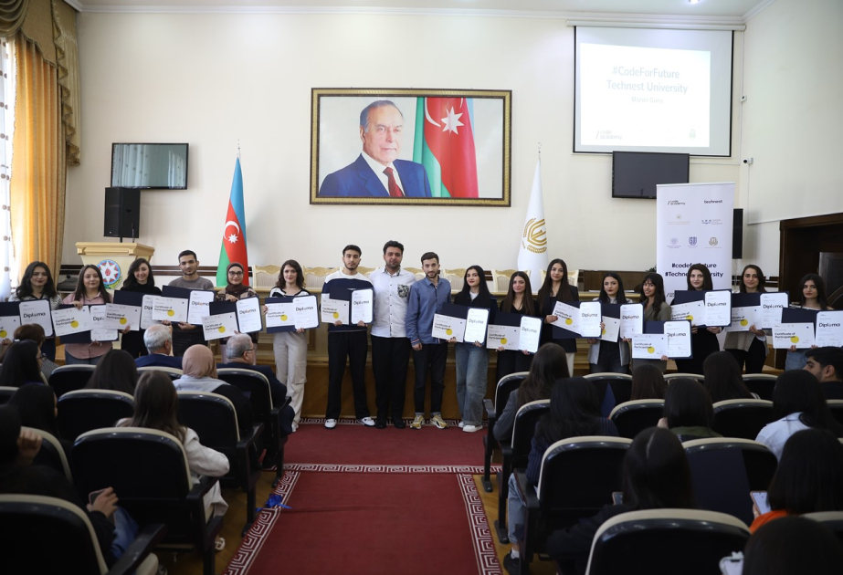 GDU-da “Code Academy” layihəsini bitirən tələbələrin “Məzun günü” keçirilib