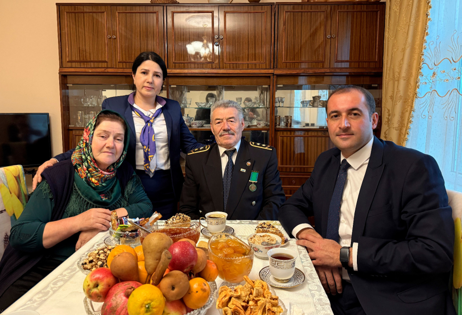 Səyyar sosial-məişət xidməti göstərilən ahıl metropoliten işçisi ziyarət edilib