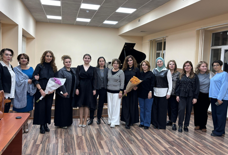 Gənc musiqiçi Zəfər Günü münasibətilə solo konsert verib