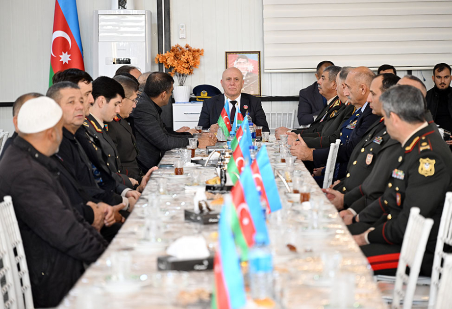 Defense Ministry leadership visits graves of National Leader and martyrs on the eve of Victory Day