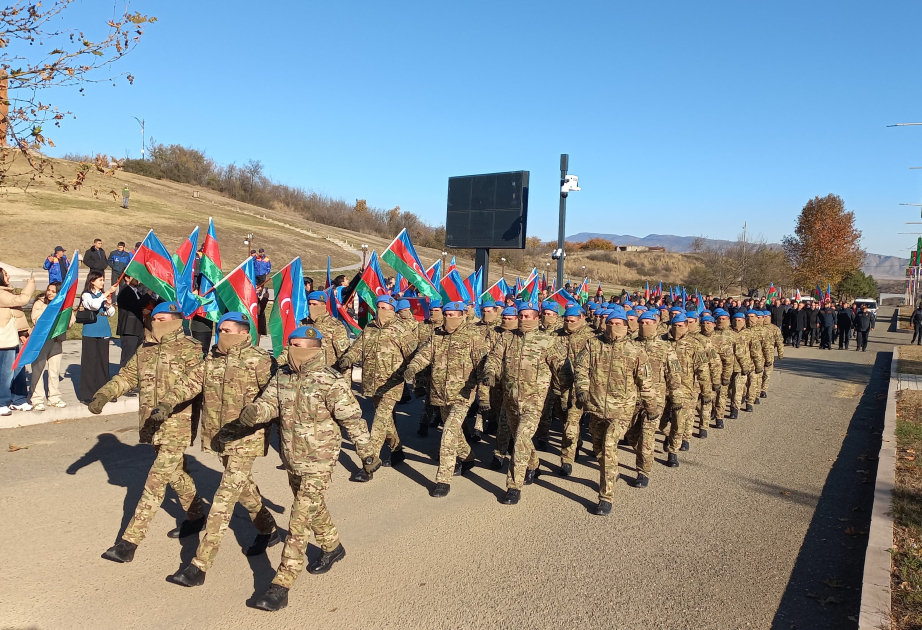 В Ханкенди проходит марш военнослужащих по случаю Дня Победы ВИДЕО